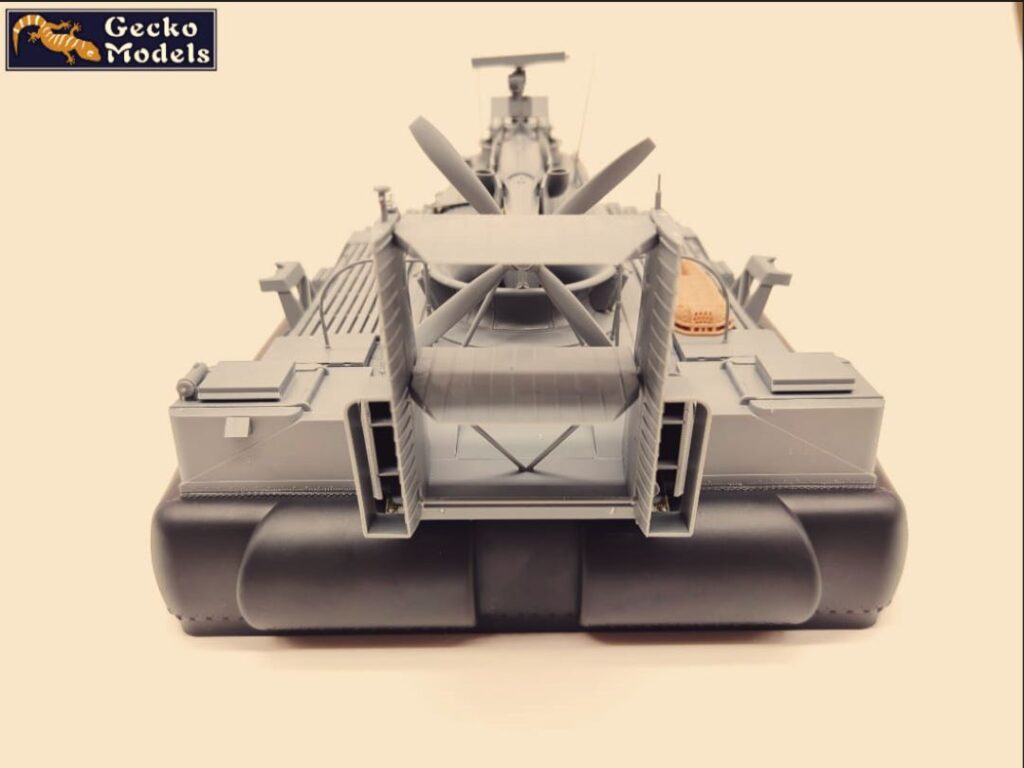 GECKO-MODELS-35GM0101-1:35-US-NAVY-PATROL-AIR-CUSHION-VEHICLE-PACV-LATE ...