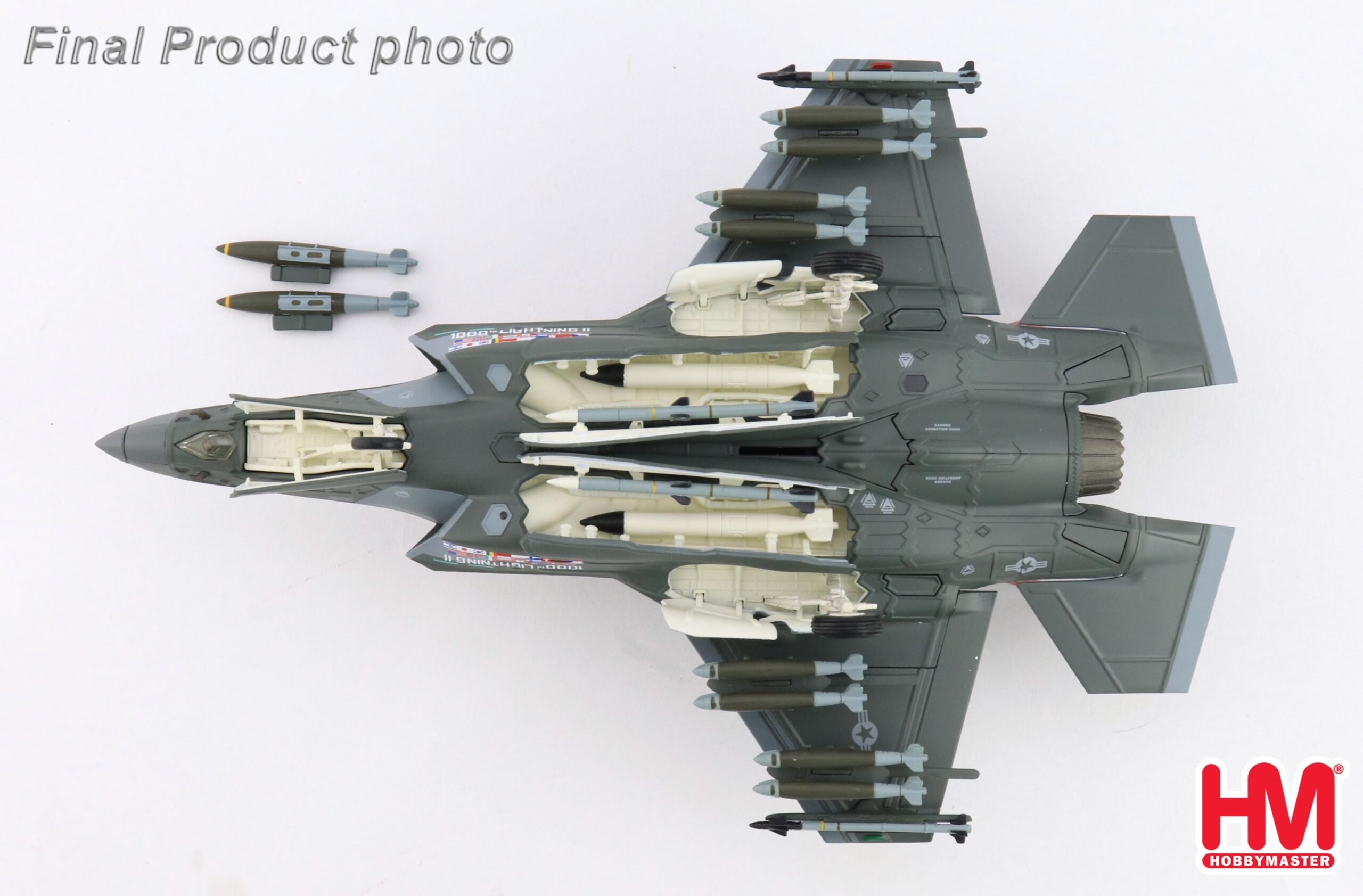 HOBBY MASTER 1/72 F-35A 000TH LIGHTNING II 176TH FS WISCONSIN ANG AUGUST 2004 WITH 2 X B61 NUCLEAR BOMB - Image 2